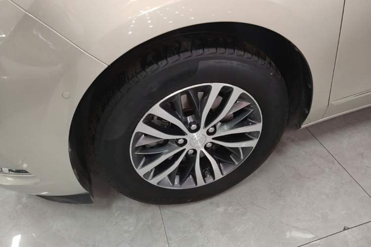 Used Buick GL8 2022 ES Landtrek 653T Luxury Edition Left Front Wheel Hub