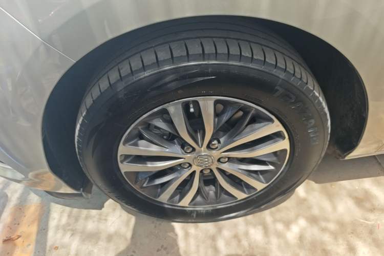 Used Buick GL8 2022 ES Landtrek 653T Comfort Edition Left Front Wheel Hub