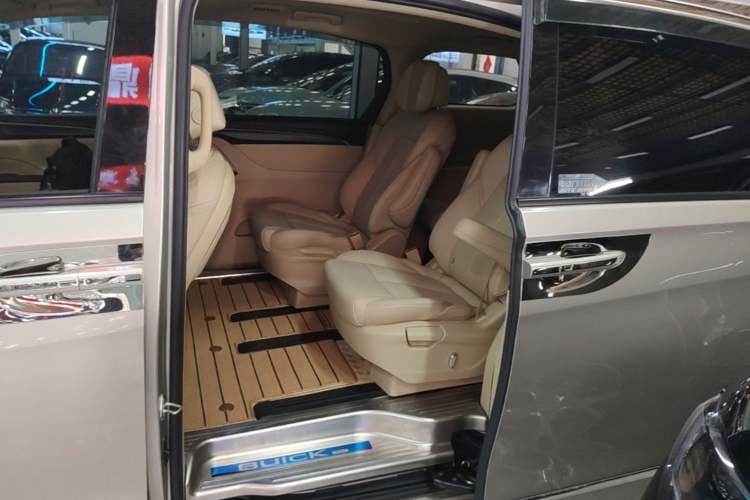 Used Buick GL8 2022 ES Landtrek 653T Luxury Edition Left Rear Seat