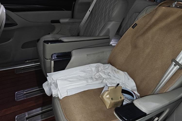 Used Buick GL8 2022 ES Landtrek 653T Luxury Edition Left Rear Seat