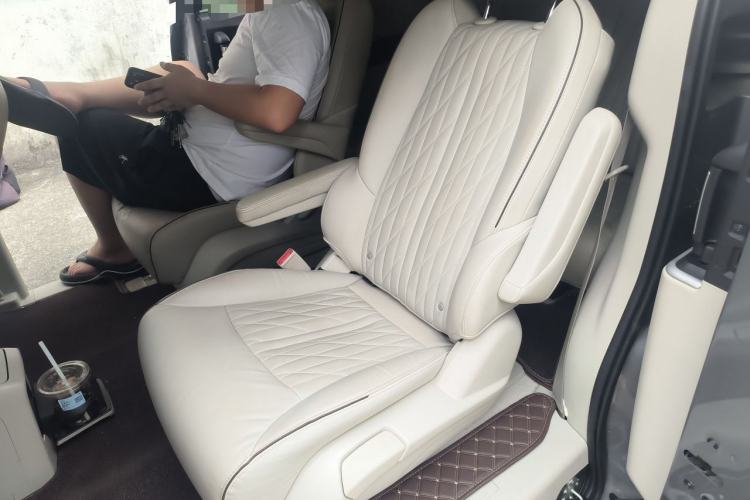 Used Buick GL8 2022 Land Business Class 652T Luxury Model Left Rear Seat