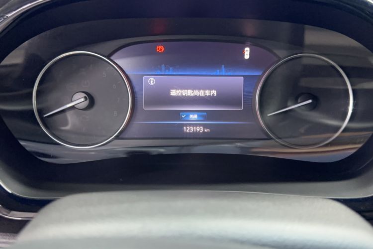 Used Buick GL8 2022 Land Business Class 652T Luxury Model Odometer Close Up
