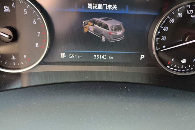 Used Buick GL8 2022 Land Cruiser Executive Class 652T Comfort Model Odometer Close Up