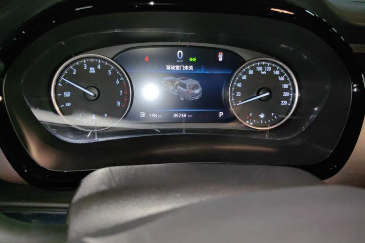Used Buick GL8 2022 Land Business Class 652T Luxury Model Odometer Close Up