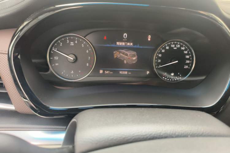 Used Buick GL8 2022 Land Business Class 652T Luxury Model Odometer Close Up