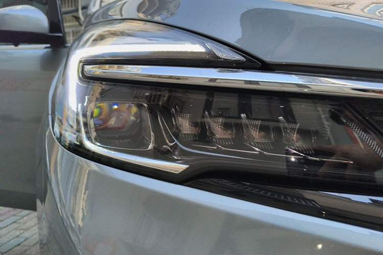Used Buick GL8 2022 Land Cruiser Executive Class 652T Comfort Model Right Front Headlight
