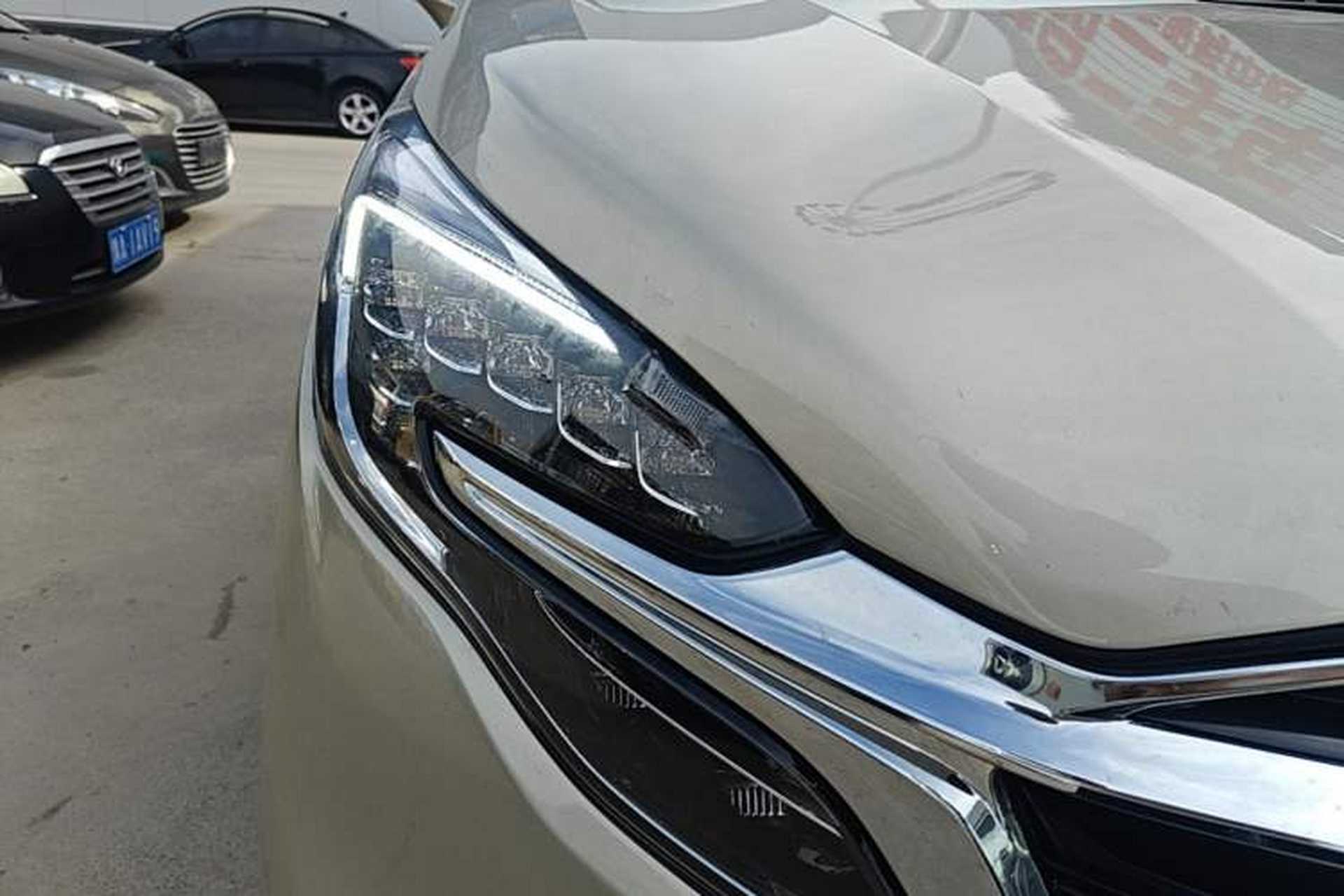 Used Buick GL8 2022 ES Landtrek 653T Comfort Edition Right Front Headlight