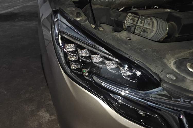 Used Buick GL8 2022 ES Landtrek 653T Luxury Edition Right Front Headlight