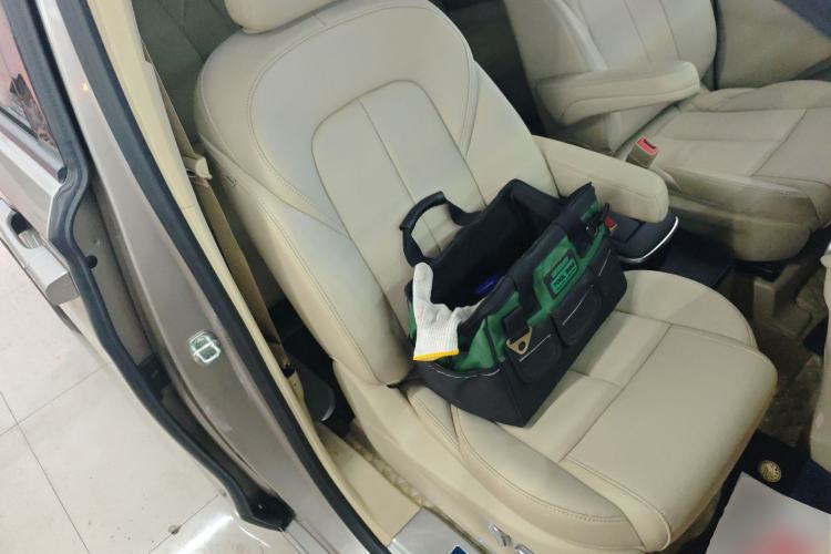 Used Buick GL8 2022 ES Landtrek 653T Luxury Edition Right Front Seat