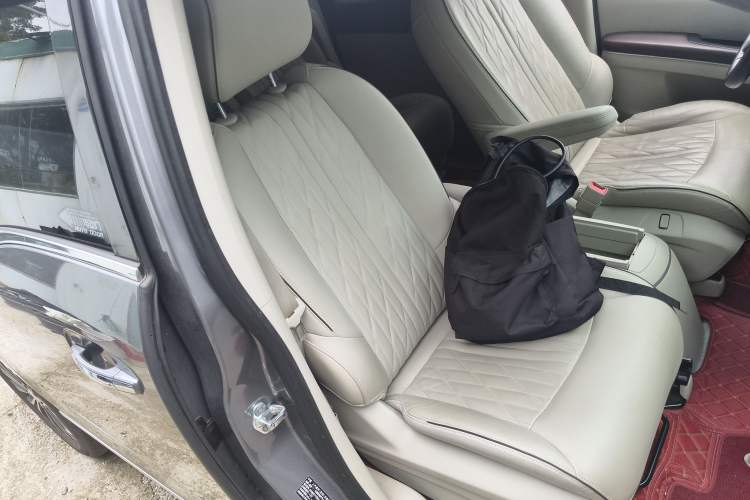 Used Buick GL8 2022 Land Business Class 652T Luxury Model Right Front Seat