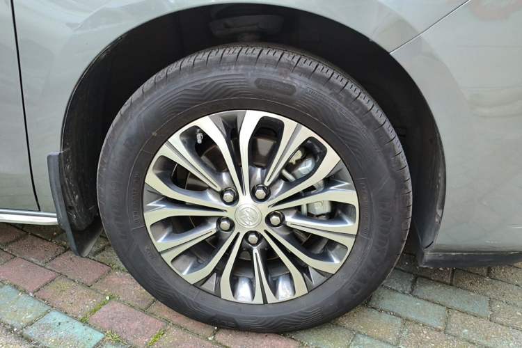 Used Buick GL8 2022 Land Cruiser Executive Class 652T Comfort Model Right Front Wheel Hub