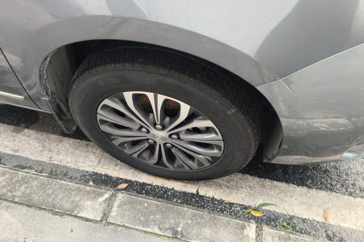 Used Buick GL8 2022 Land Business Class 652T Luxury Model Right Front Wheel Hub