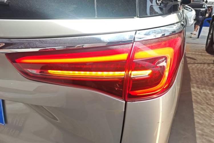 Used Buick GL8 2022 ES Landtrek 653T Comfort Edition Right Rear Taillight