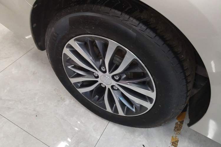 Used Buick GL8 2022 ES Landtrek 653T Luxury Edition Right Rear Wheel Hub