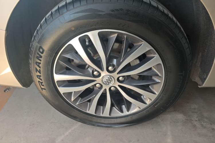 Used Buick GL8 2022 ES Landtrek 653T Comfort Edition Right Rear Wheel Hub
