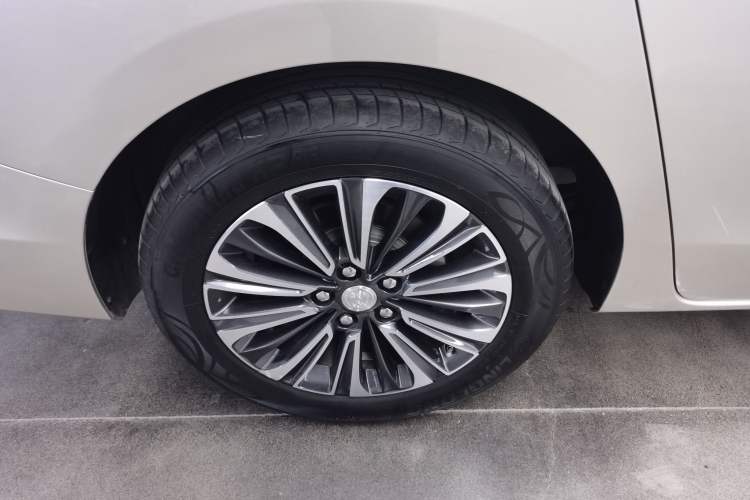 Used Buick GL8 2022 ES Land Cruiser 653T Luxury Model Right Rear Wheel Hub