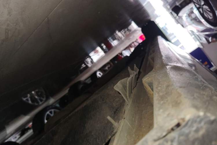 Used Buick GL8 2022 ES Landtrek 653T Luxury Edition Right Side Sill