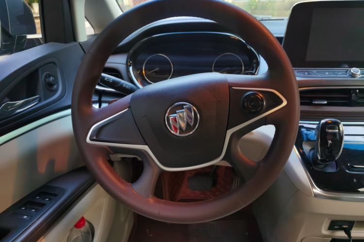 Used Buick GL8 2022 Land Cruiser Executive Class 652T Comfort Model Steering Wheel
