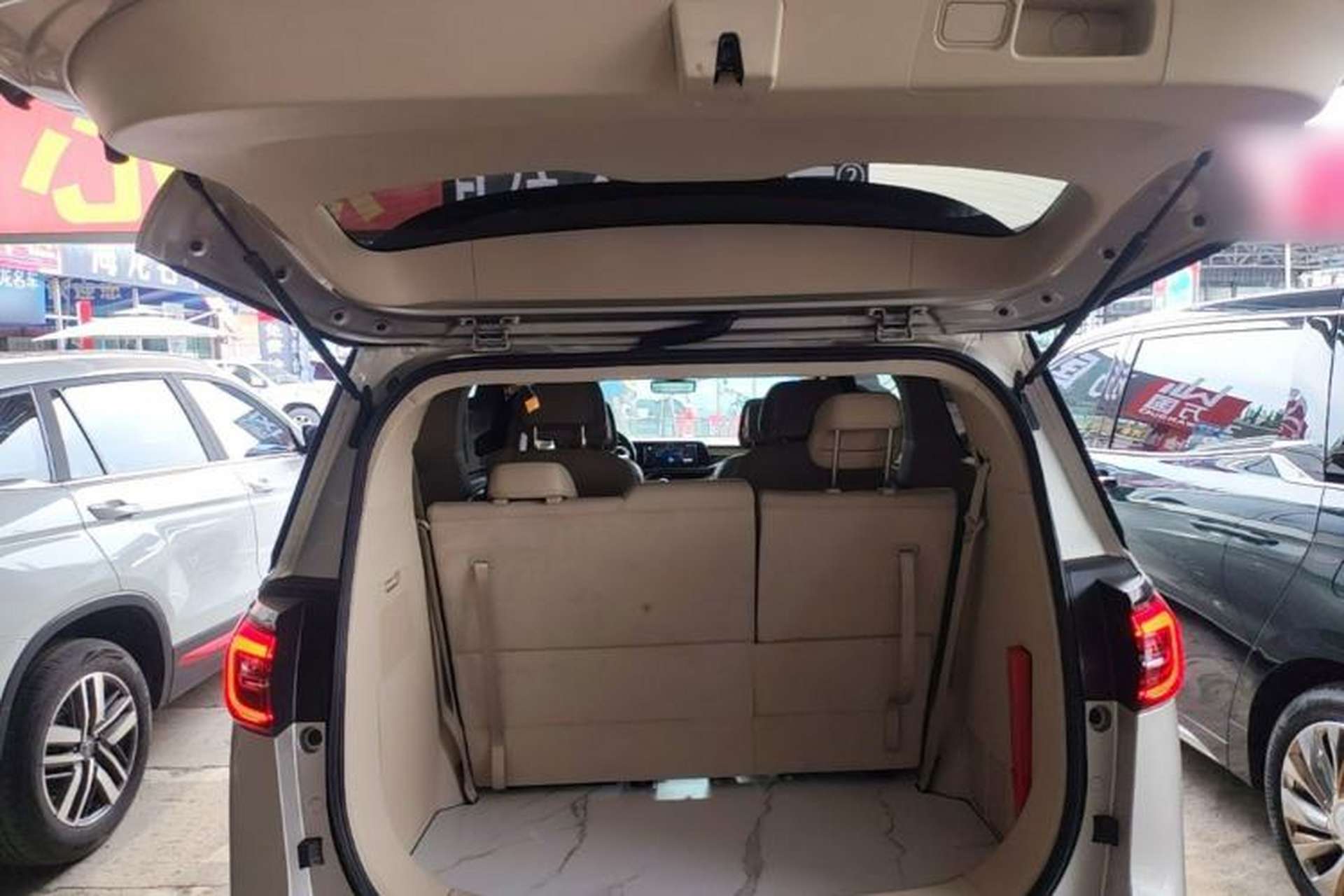 Used Buick GL8 2022 ES Landtrek 653T Luxury Edition Trunk