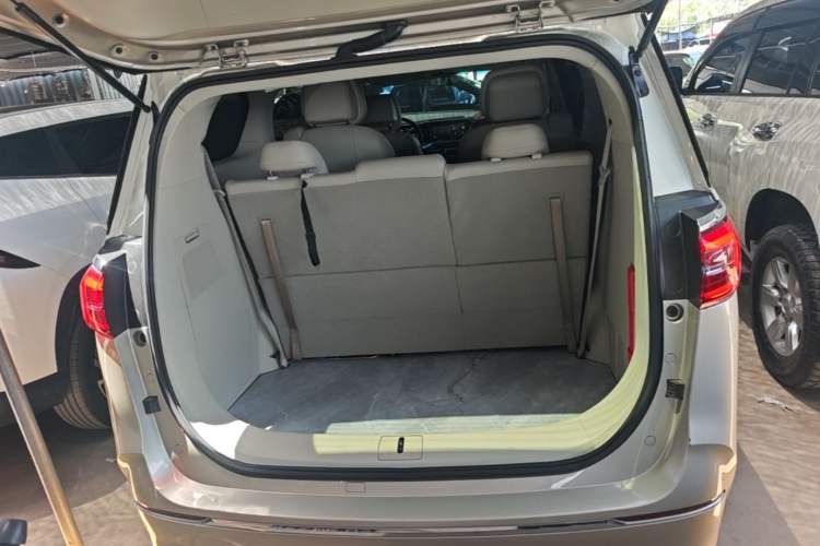 Used Buick GL8 2022 ES Landtrek 653T Comfort Edition Trunk