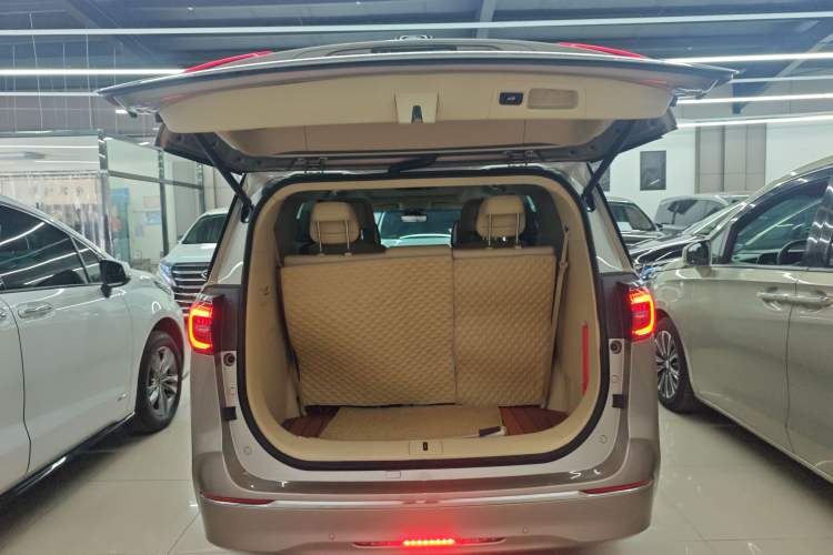 Used Buick GL8 2022 ES Landtrek 653T Luxury Edition Trunk