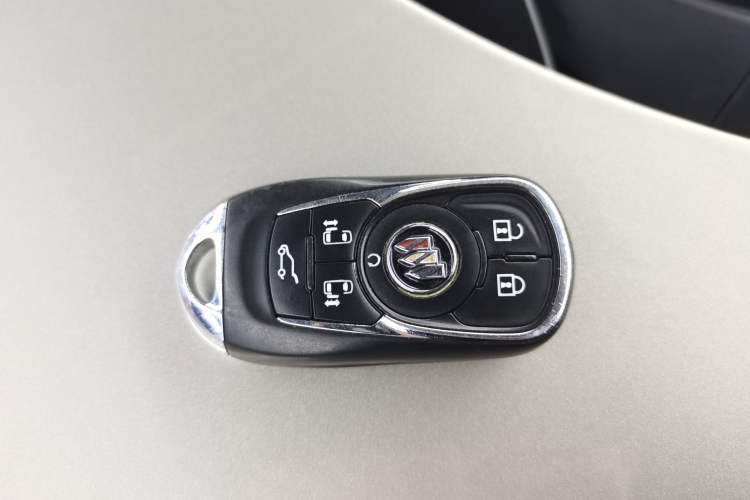 Used Buick GL8 2022 ES Land Cruiser 653T Luxury Model Vehicle Key
