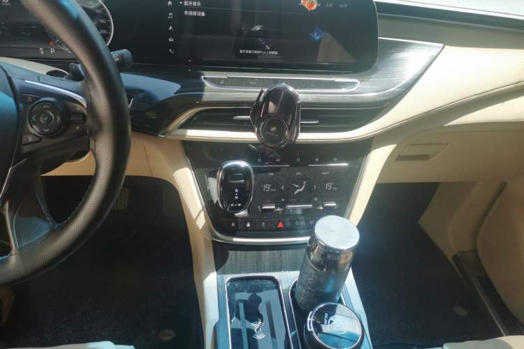 Used Buick GL8 2022 ES Land Cruiser 653T Luxury Model Audio And AC Panel