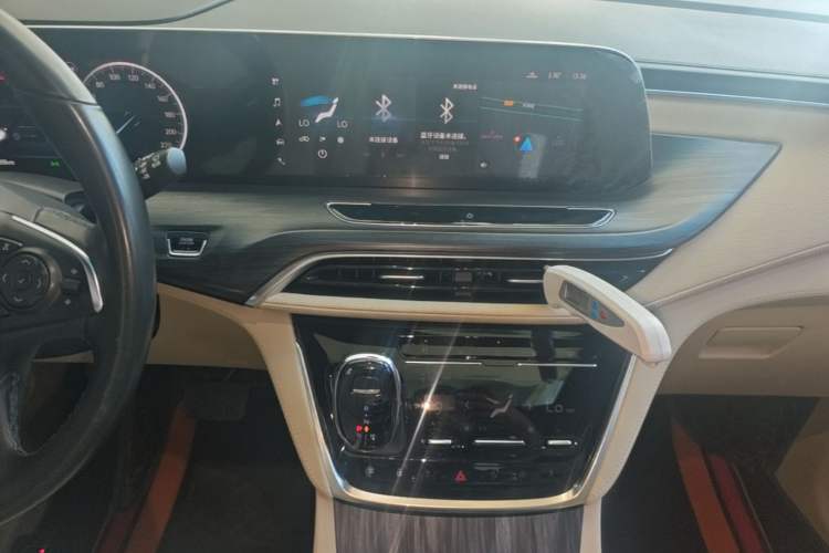 Used Buick GL8 2022 ES Landtrek 653T Flagship Model Audio And AC Panel