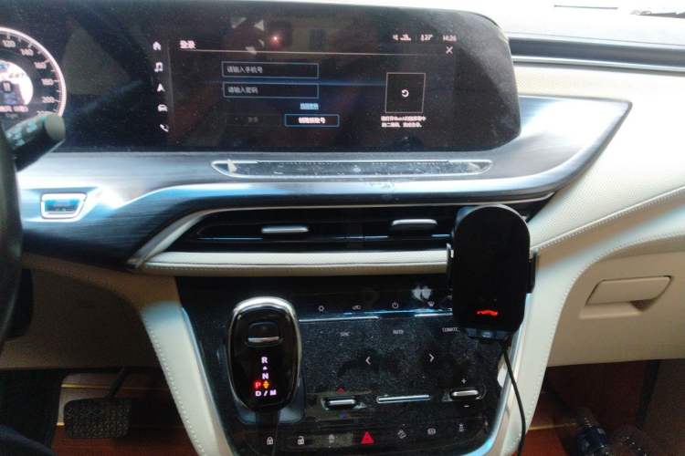 Used Buick GL8 2022 ES Landtrek 653T Luxury Edition Audio And AC Panel