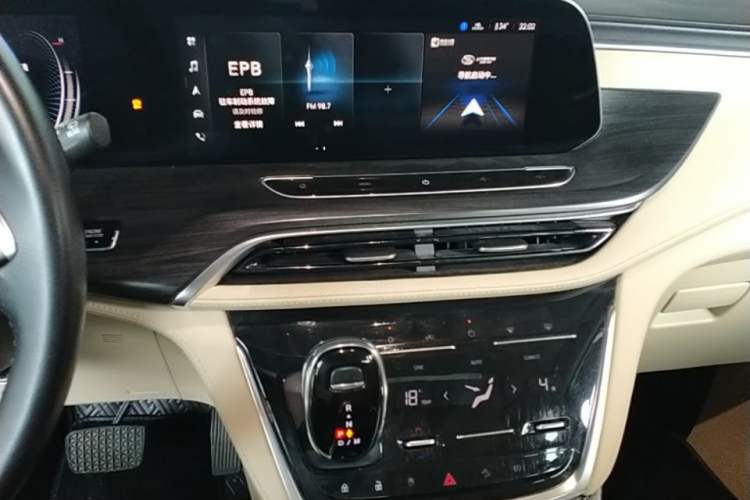 Used Buick GL8 2022 ES Landtrek 653T Luxury Edition Audio And AC Panel