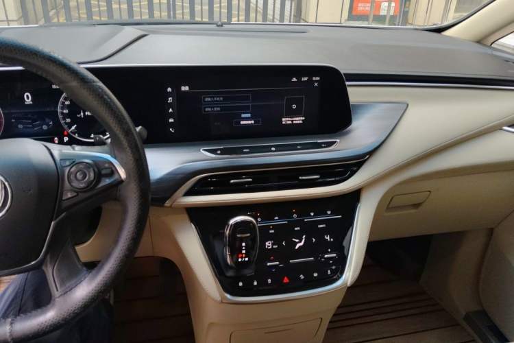 Used Buick GL8 2022 ES Landtrek 653T Luxury Edition Audio And AC Panel