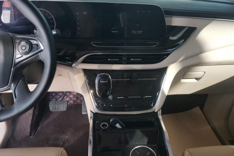 Used Buick GL8 2022 ES Landtrek 653T Smart Flagship Model Audio And AC Panel