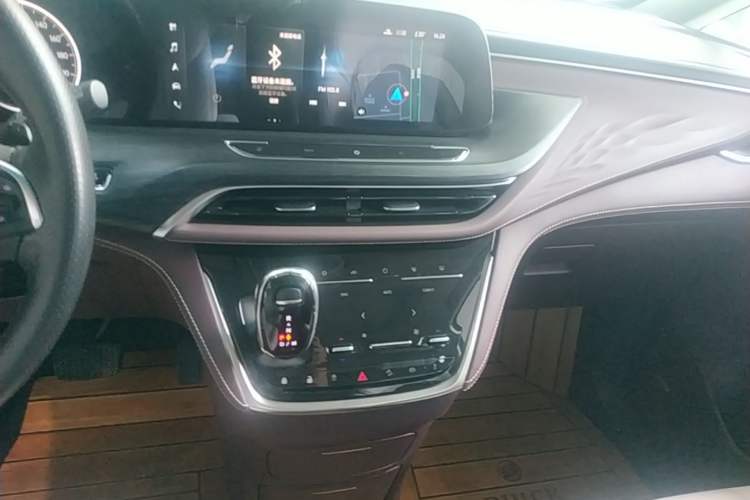 Used Buick GL8 2022 Avenir Aivia Six-Seat Deluxe Edition Audio And AC Panel