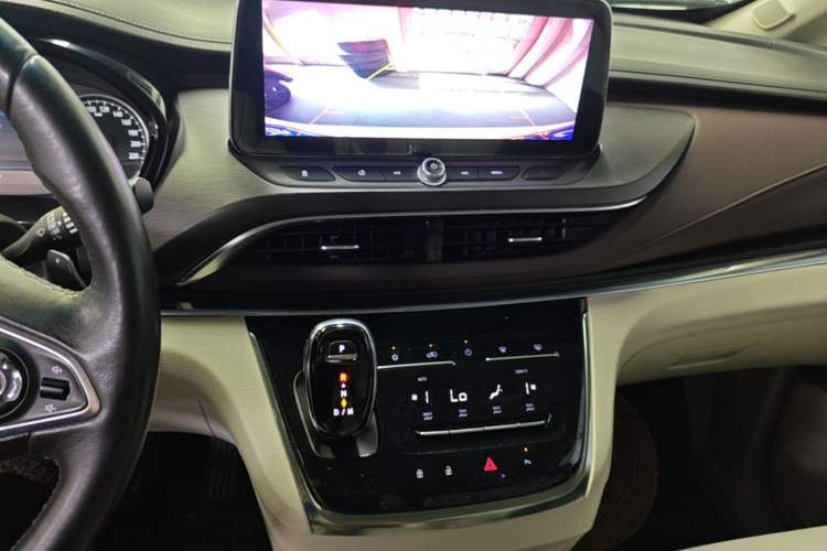 Used Buick GL8 2022 Land Business Class 652T Luxury Model Audio And AC Panel