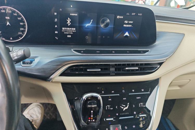 Used Buick GL8 2022 ES Land Cruiser 653T Luxury Model Audio And AC Panel