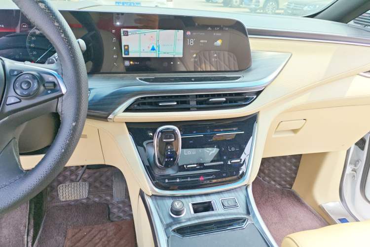 Used Buick GL8 2022 ES Land Cruiser 653T Luxury Model Audio And AC Panel