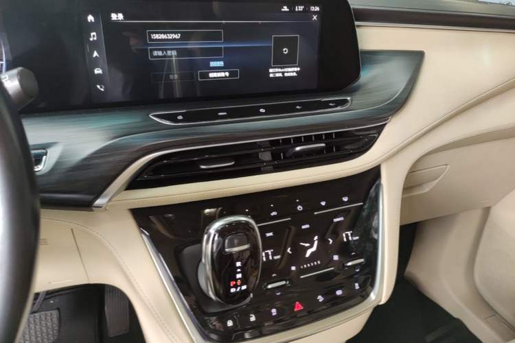 Used Buick GL8 2022 ES Landtrek 653T Comfort Edition Audio And AC Panel