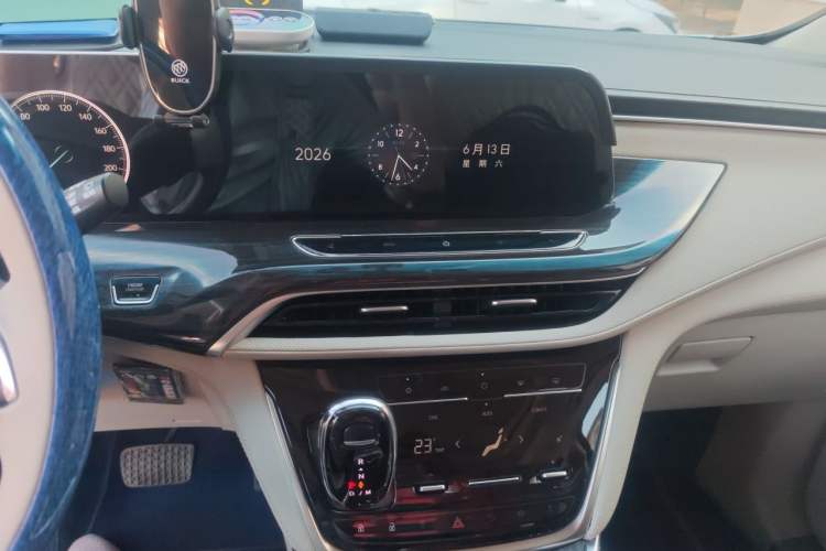Used Buick GL8 2022 ES Landtrek 653T Comfort Edition Audio And AC Panel