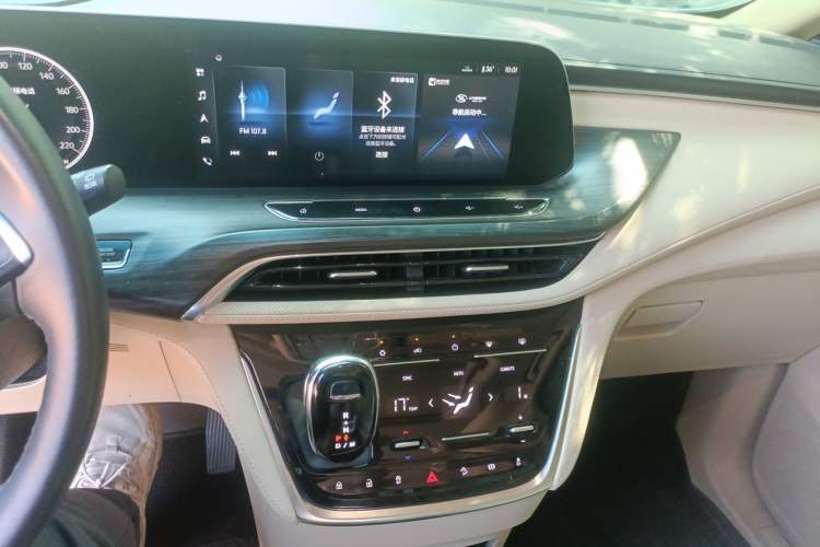 Used Buick GL8 2022 ES Landtrek 653T Luxury Edition Audio And AC Panel