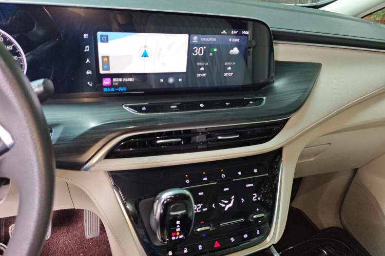 Used Buick GL8 2022 ES Landtrek 653T Comfort Edition Audio And AC Panel