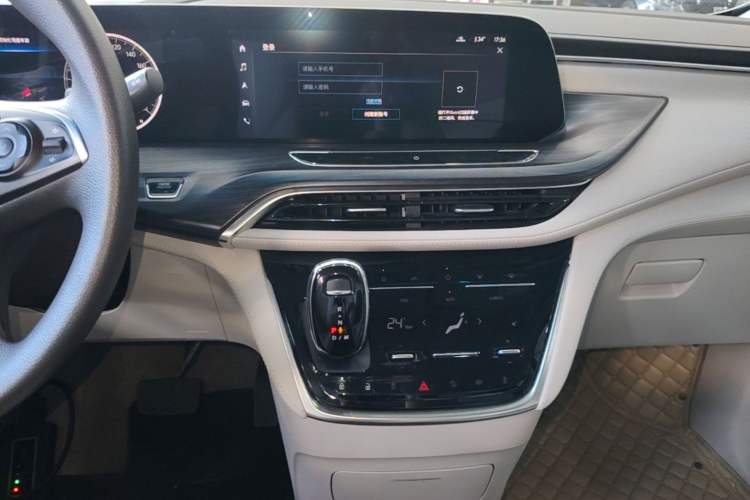 Used Buick GL8 2022 ES Landtrek 653T Comfort Edition Audio And AC Panel