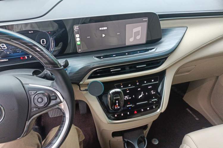 Used Buick GL8 2022 ES Landtrek 653T Luxury Edition Audio And AC Panel