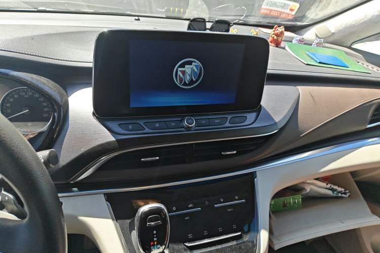 Used Buick GL8 2022 Land Cruiser Executive Class 652T Comfort Model Audio And AC Panel