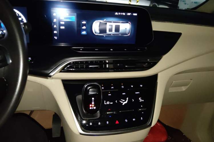 Used Buick GL8 2022 ES Landtrek 653T Luxury Edition Audio And AC Panel