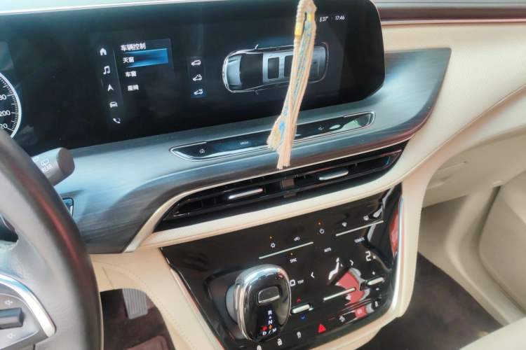 Used Buick GL8 2022 ES Landtrek 653T Luxury Edition Audio And AC Panel