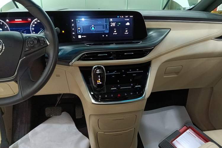 Used Buick GL8 2022 ES Land Cruiser 653T Luxury Model Audio And AC Panel