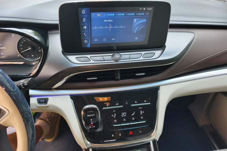 Used Buick GL8 2022 Land Cruiser Executive Class 652T Comfort Model Audio And AC Panel