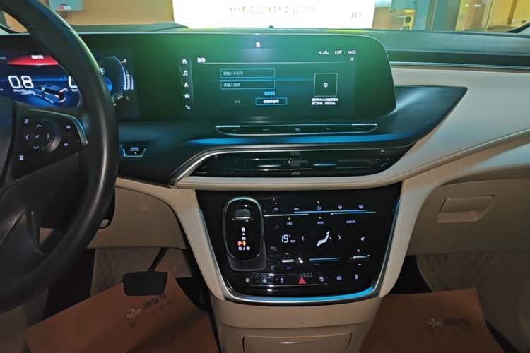 Used Buick GL8 2022 ES Landtrek 653T Luxury Edition Audio And AC Panel