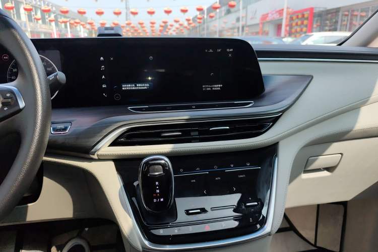 Used Buick GL8 2022 ES Landtrek 653T Comfort Edition Audio And AC Panel