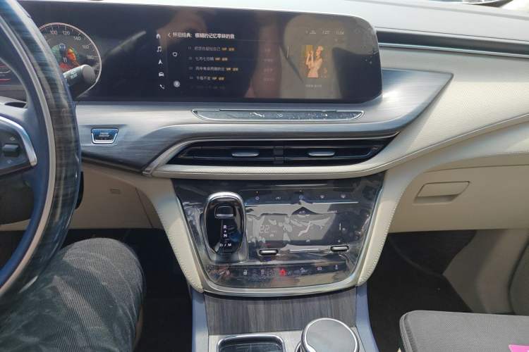 Used Buick GL8 2022 ES Landtrek 653T Luxury Edition Audio And AC Panel